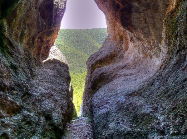 Голямата пещера „Утроба“